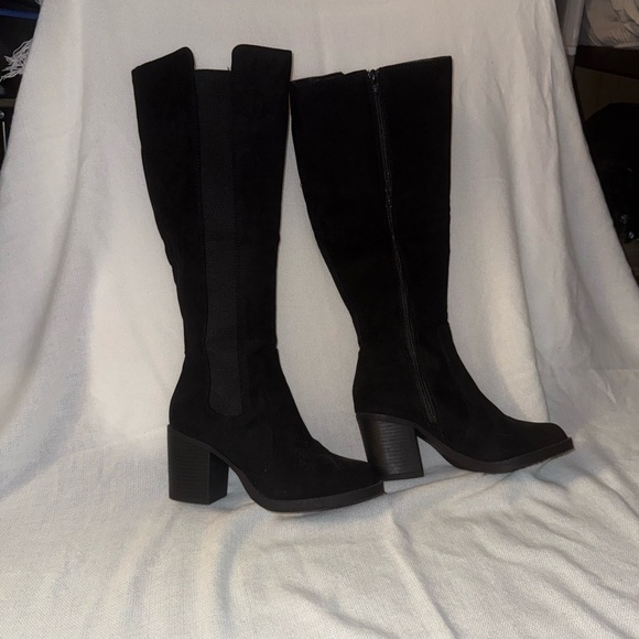 Kohl's Black Heeled Boots for Women - Picture 2 of 4